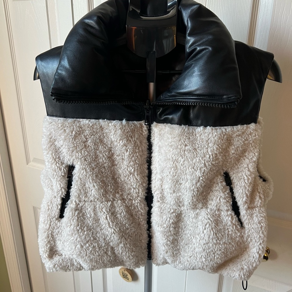 Lamarque Black and Cream Vest Reversible Adjustable waistline very warm & sheik